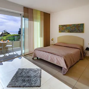 Hotel Zeus Residencia