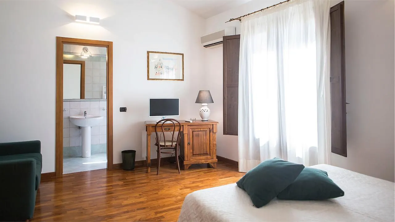 Hotel La Piazzetta Castellammare del Golfo 3*,  Italia