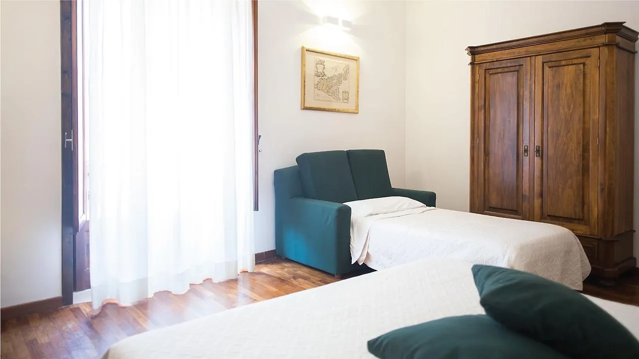Hotel La Piazzetta Castellammare del Golfo 3*,