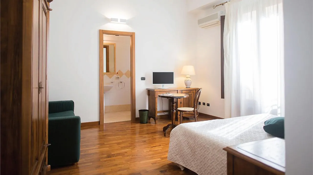 Hotel La Piazzetta Castellammare del Golfo 3*,  Italia
